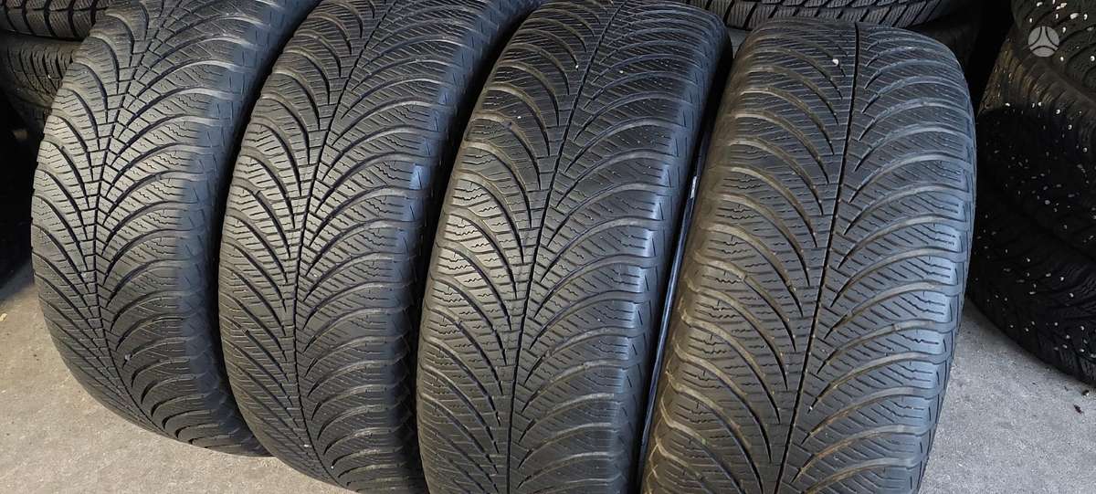 Goodyear, всесезонные 215/60 R17