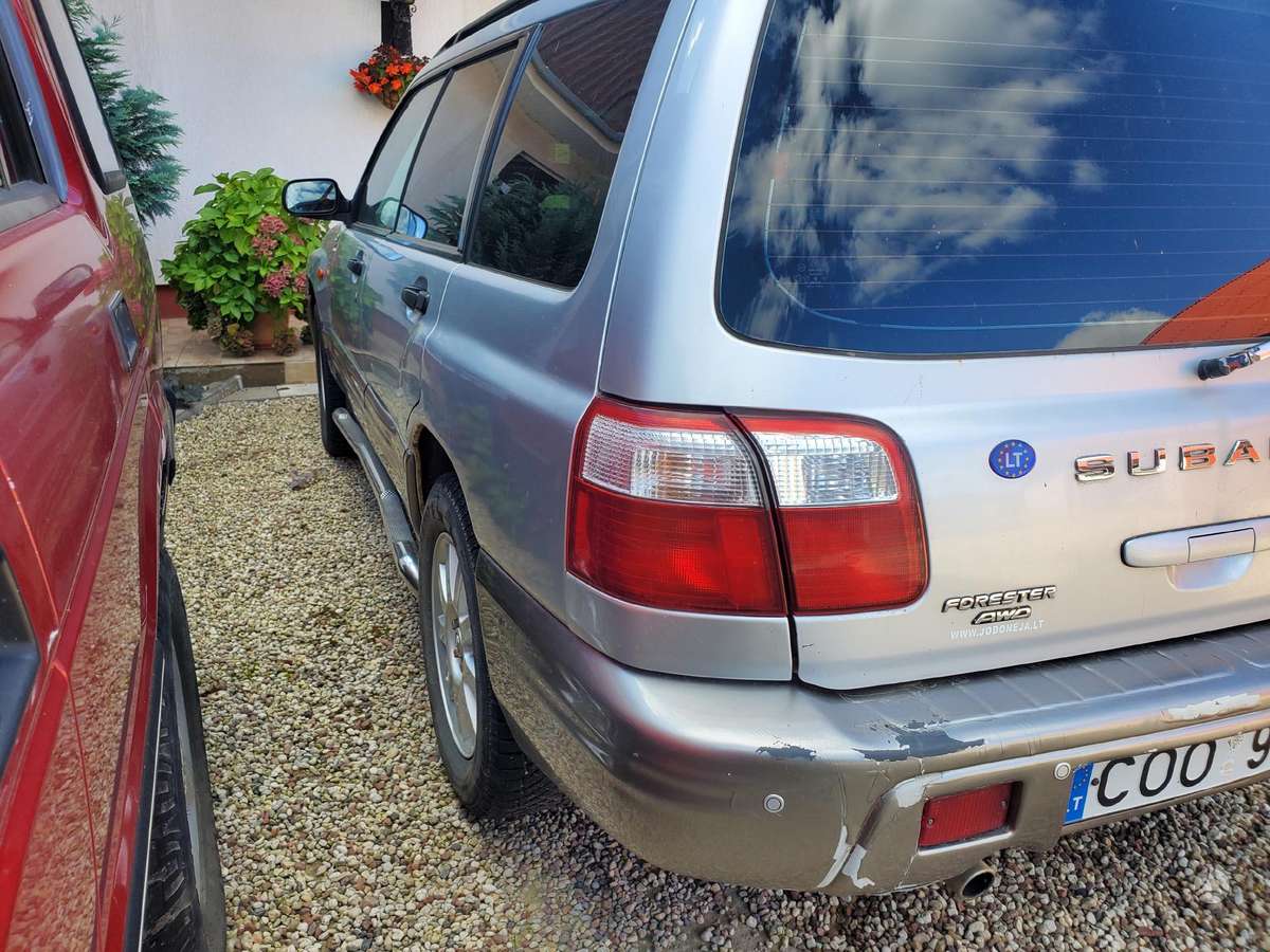 Subaru Forester, 2.0 l., off-road / crossover
