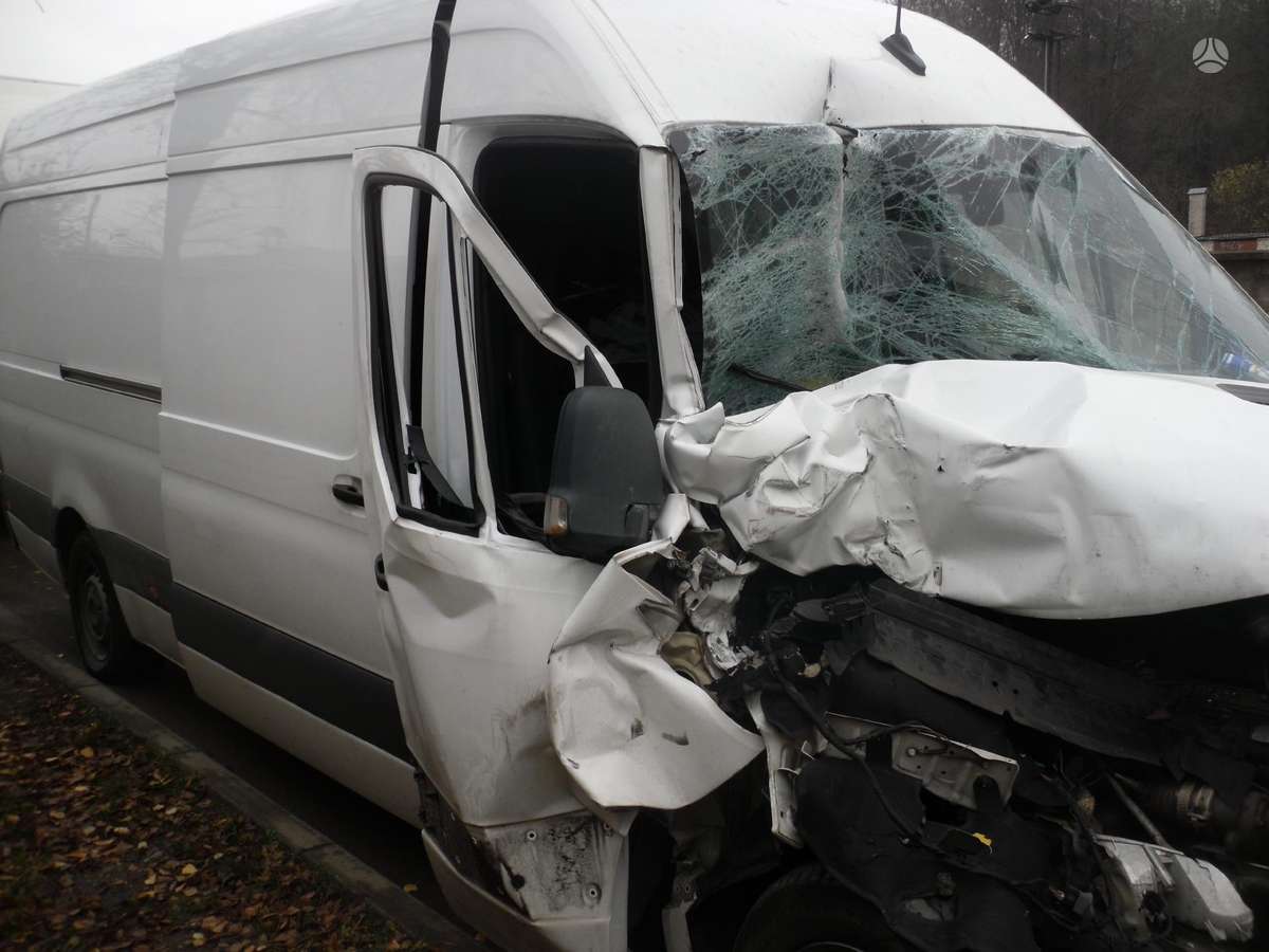 Mercedes-Benz Sprinter, preču