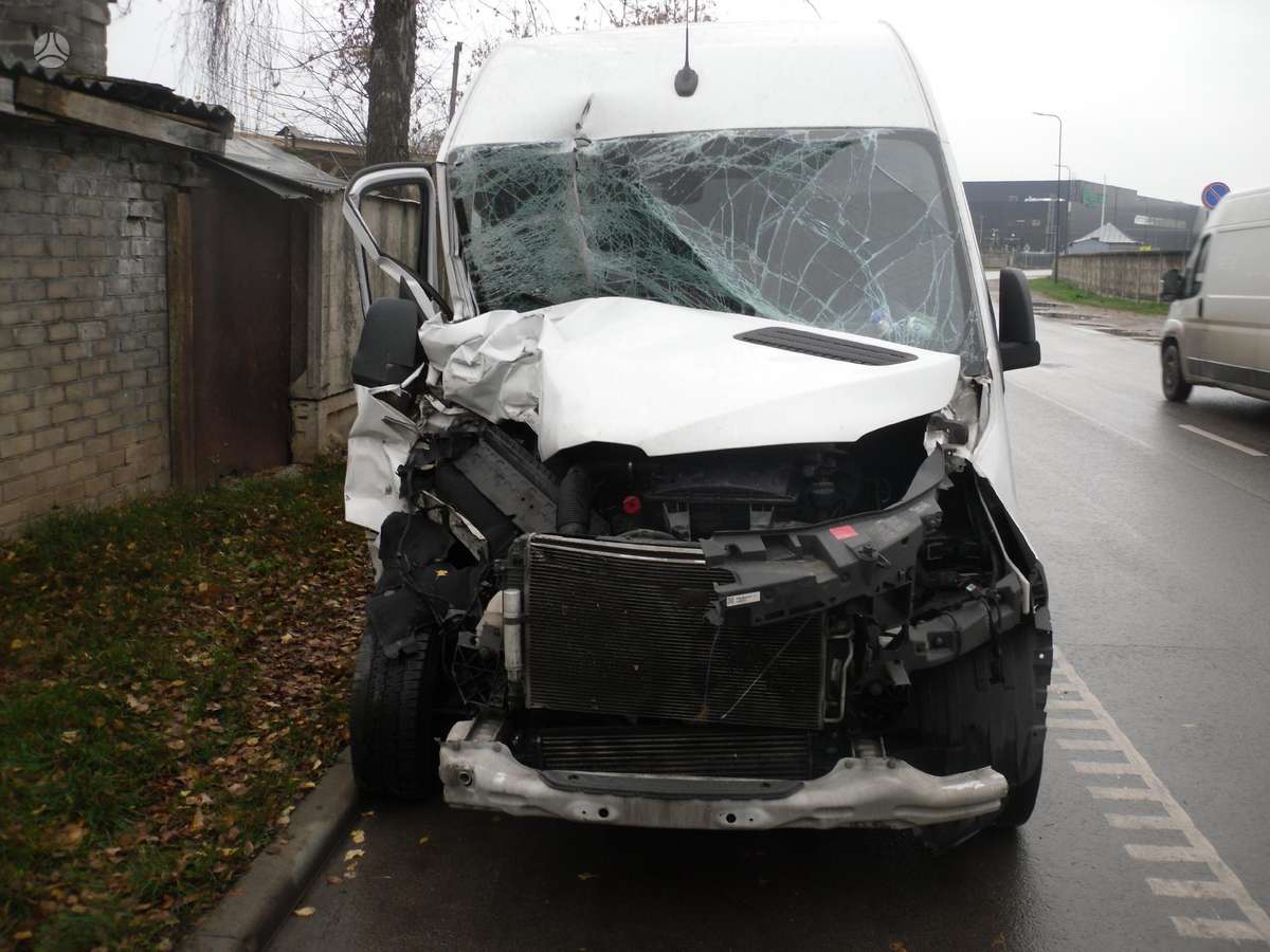 Mercedes-Benz Sprinter, preču