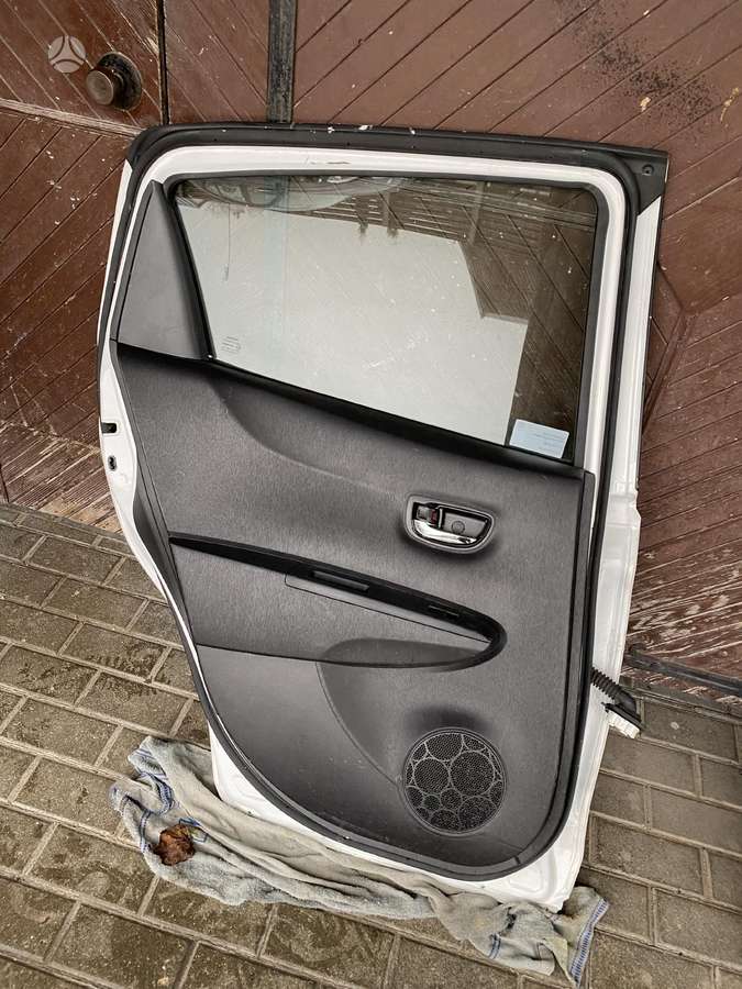 Toyota Yaris doors, lights