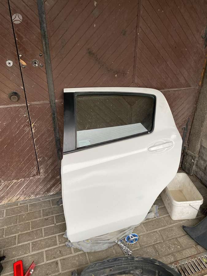 Toyota Yaris durys, žibintai