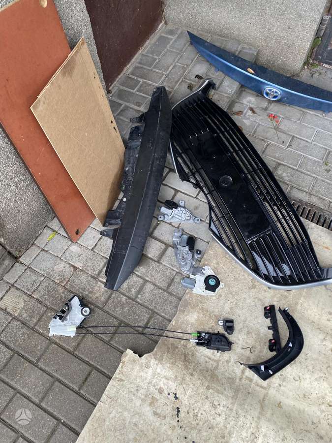 Toyota Yaris durys, žibintai