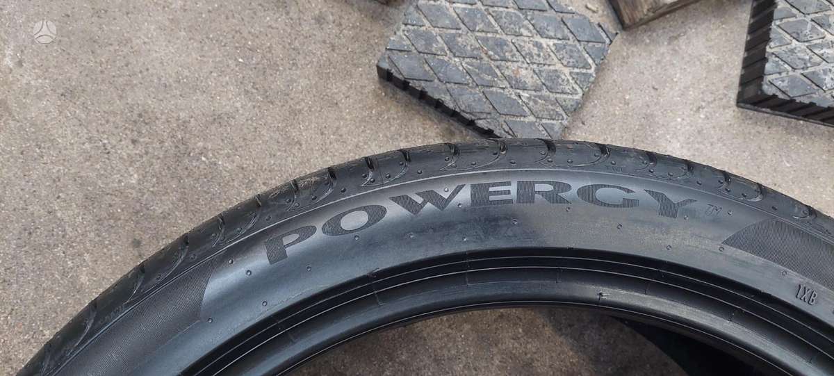 Pirelli, vasaras 245/40 R19