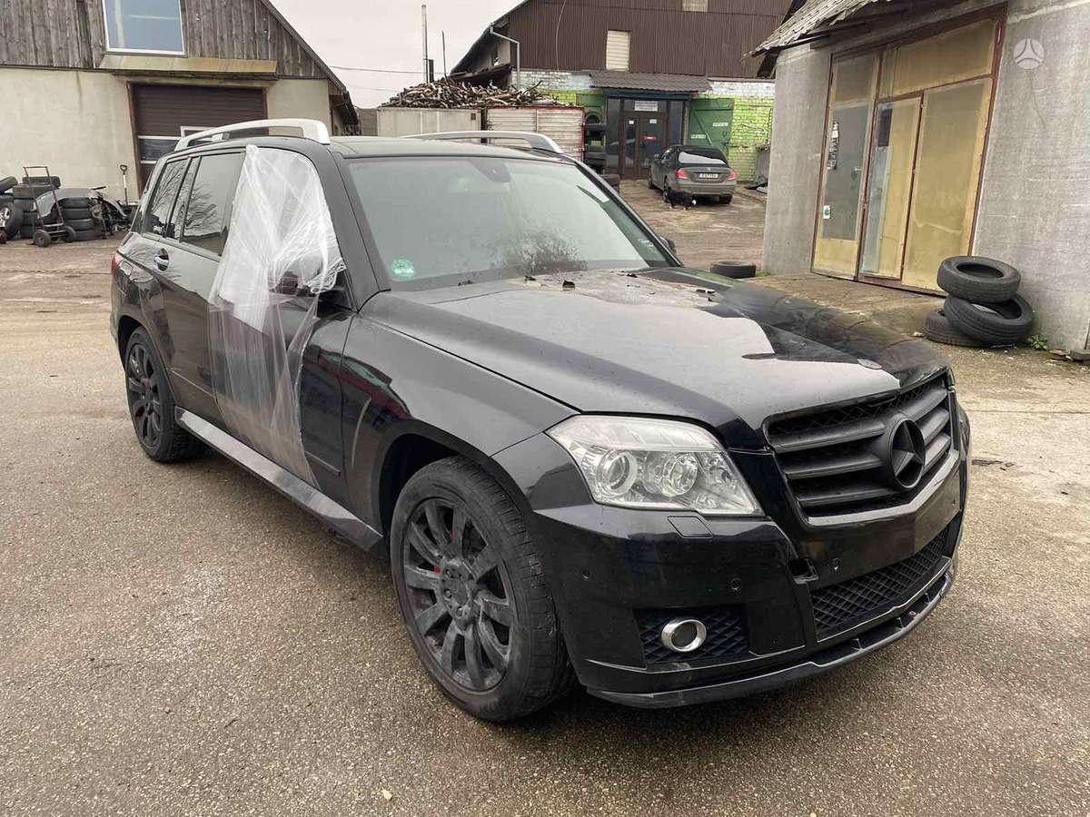 Mercedes-Benz GLK320 dalimis