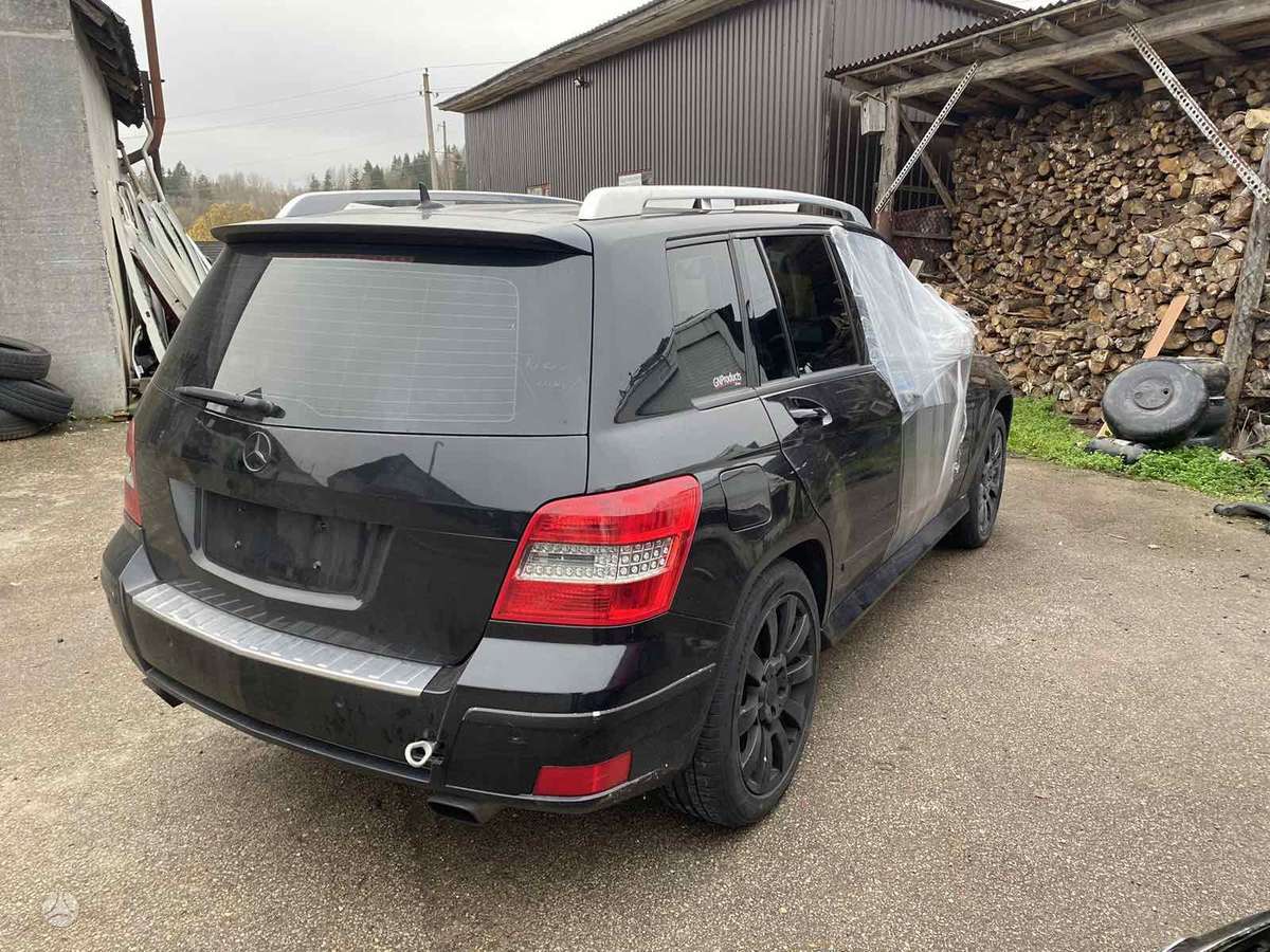 Mercedes-Benz GLK320 dalimis