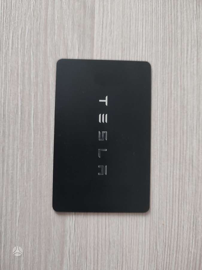 Tesla Model Y аксессуары и эксплоатационные материалы