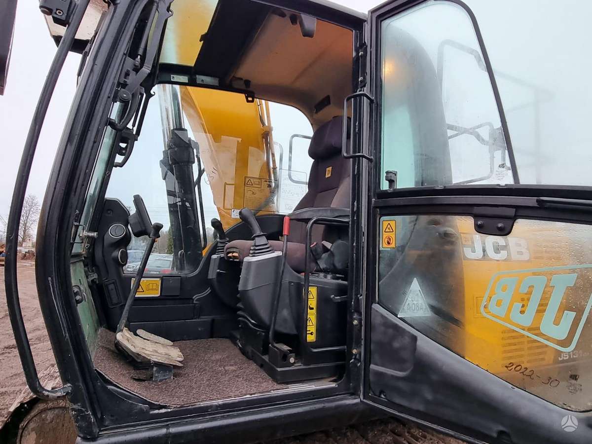 JCB JCB JS131LC (PLUS), экскаваторы
