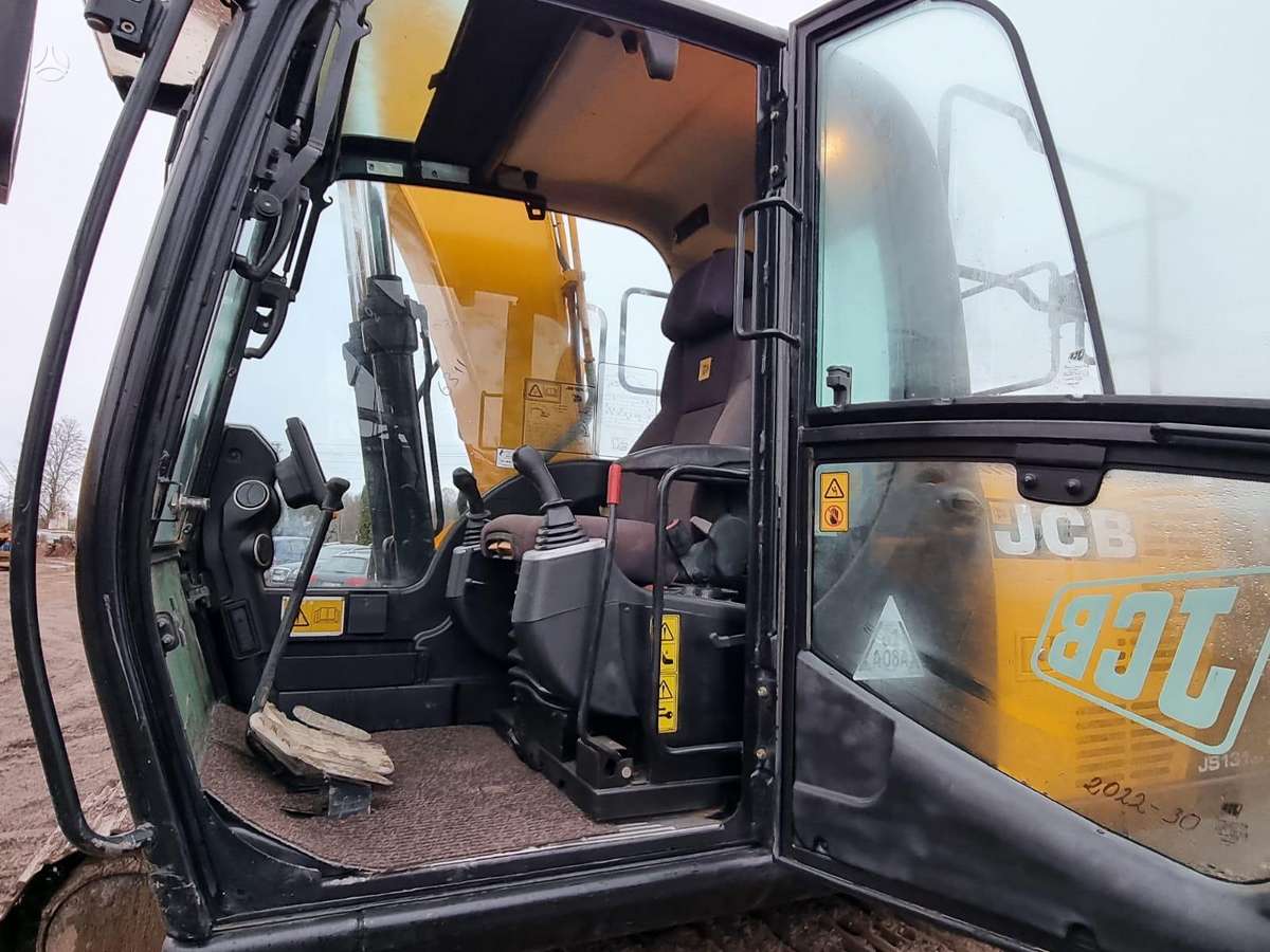 JCB JCB JS131LC (PLUS), excavator