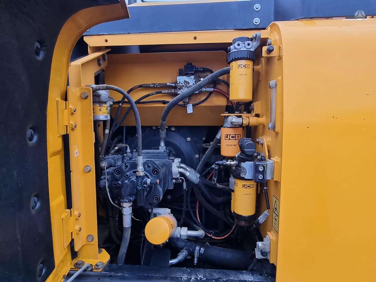 JCB JCB JS131LC (PLUS), экскаваторы