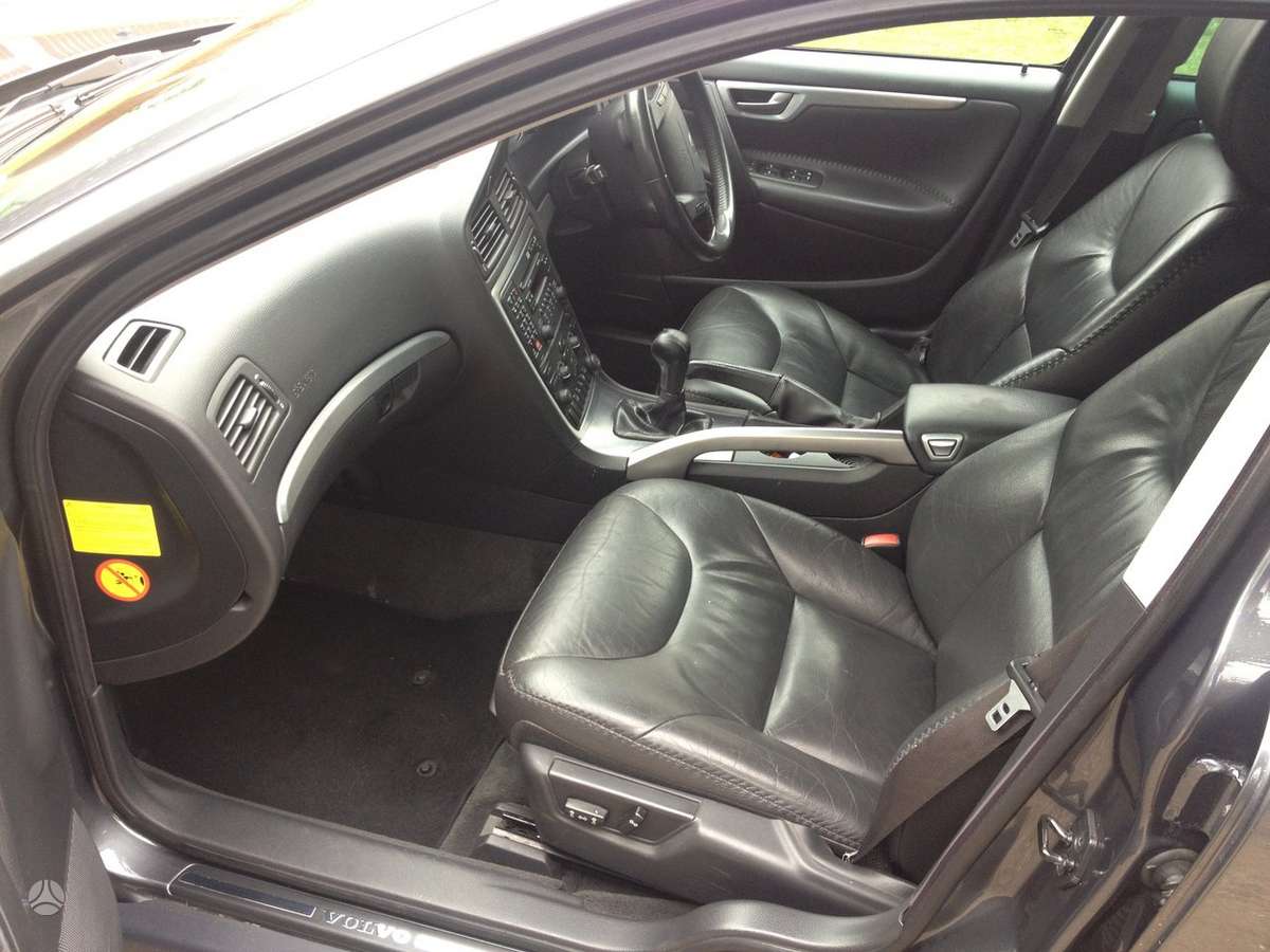 Volvo XC70 dalimis. 6 pavaros