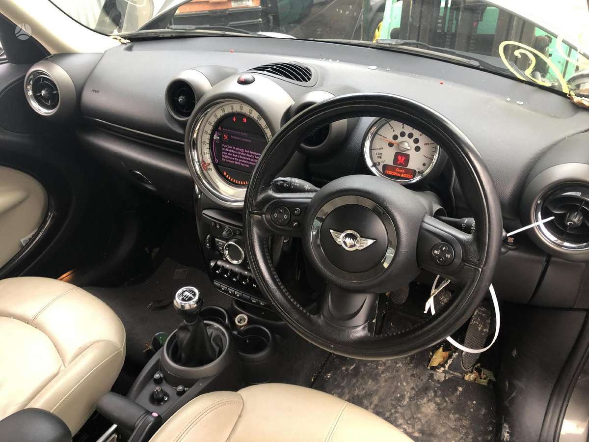 Mini Countryman dalimis. Dalimis