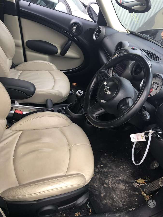 Mini Countryman dalimis. Dalimis