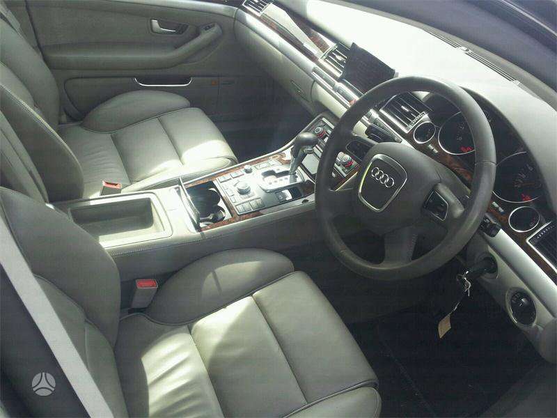 Audi A8 dalimis. Long galiniu žibintu nera