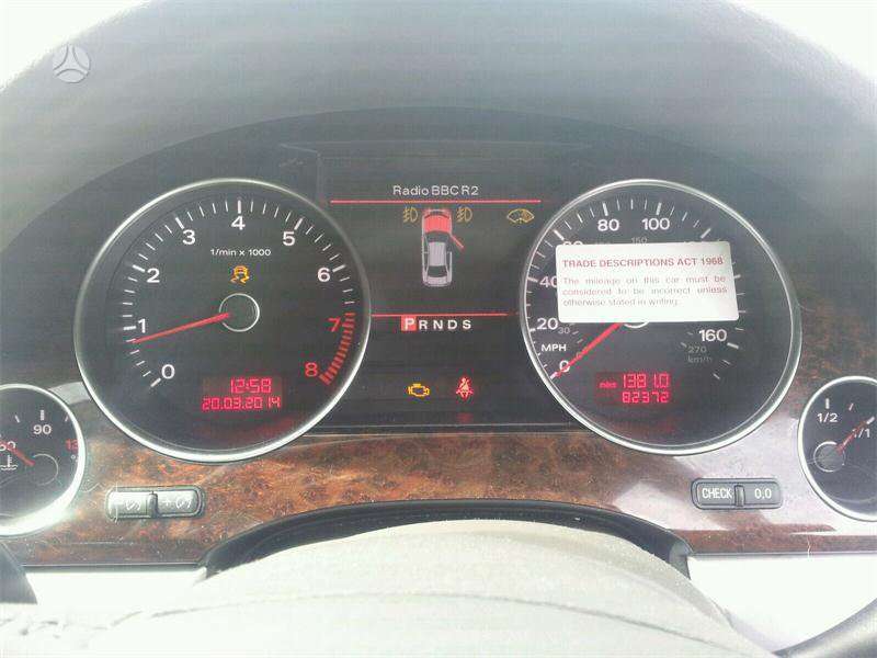 Audi A8 dalimis. Long galiniu žibintu nera