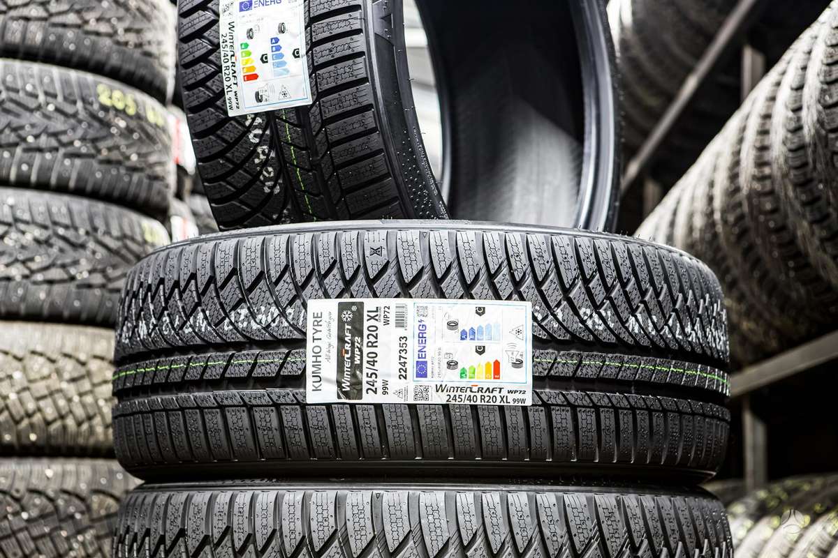 Kumho WinterCraft WP72, winter 275/35 R20