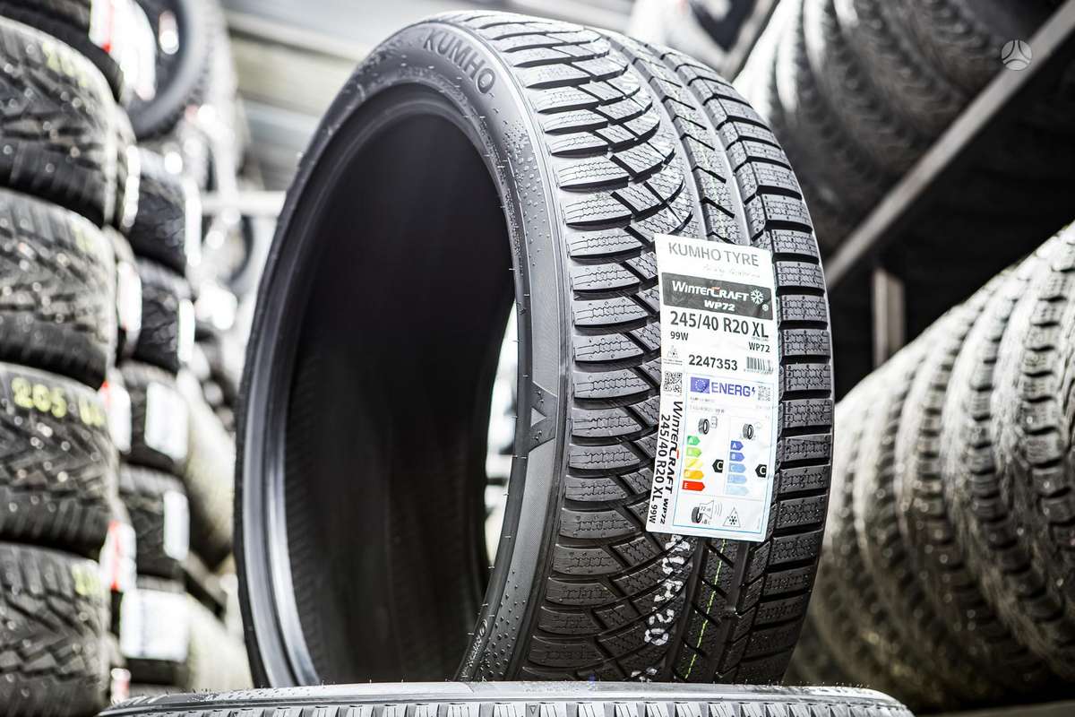 Kumho WinterCraft WP72, winter 275/35 R20
