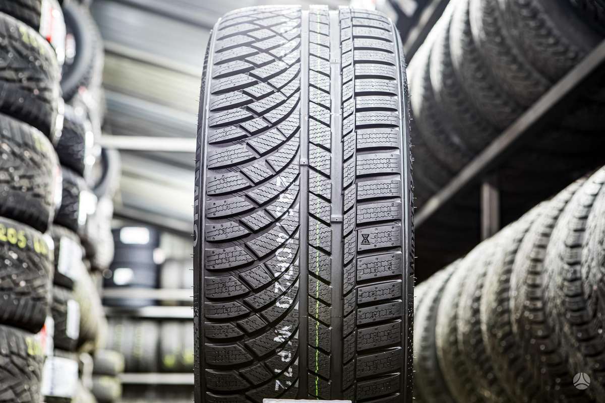 Kumho WinterCraft WP72, winter 275/35 R20