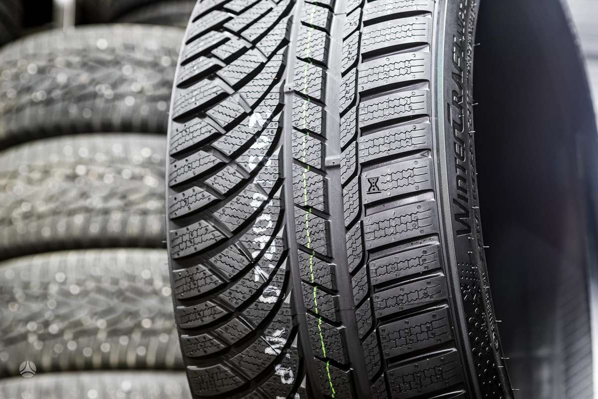 Kumho WinterCraft WP72, winter 275/35 R20