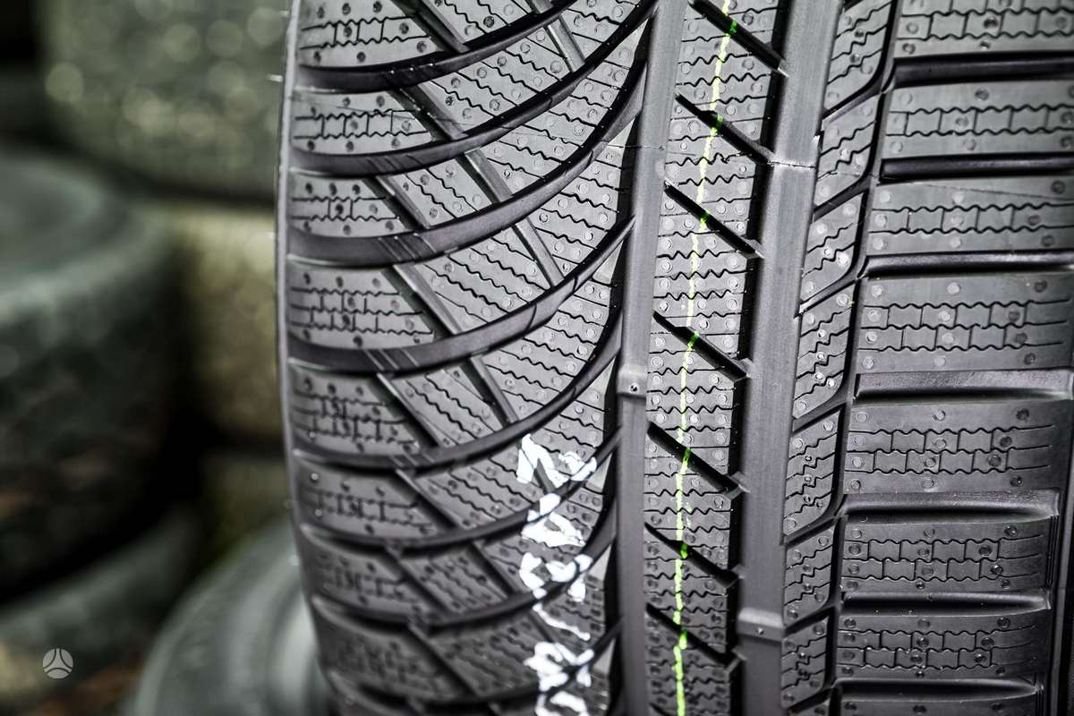 Kumho WinterCraft WP72, winter 275/35 R20