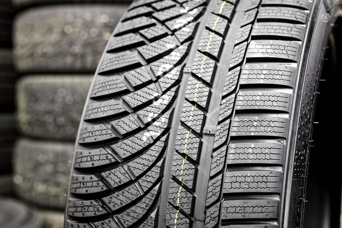 Kumho WinterCraft WP72, winter 275/35 R20