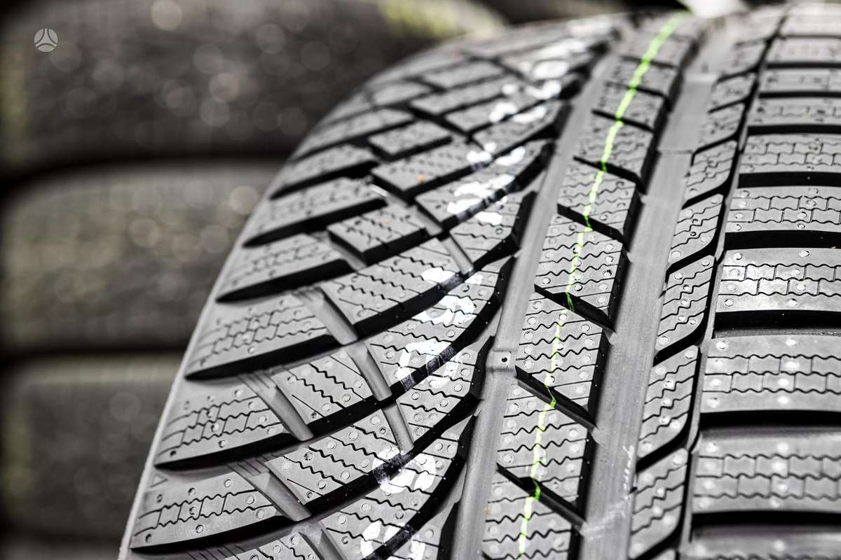 Kumho WinterCraft WP72, winter 275/35 R20