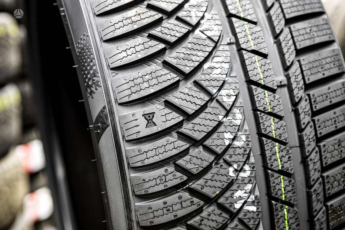 Kumho WinterCraft WP72, winter 275/35 R20