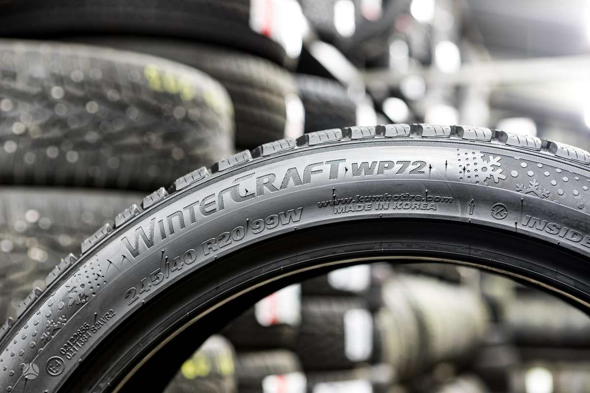 Kumho WinterCraft WP72, winter 275/35 R20