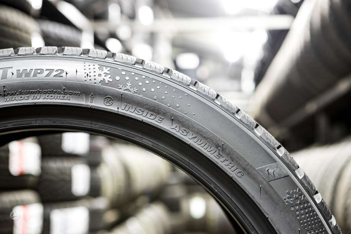 Kumho WinterCraft WP72, winter 275/35 R20