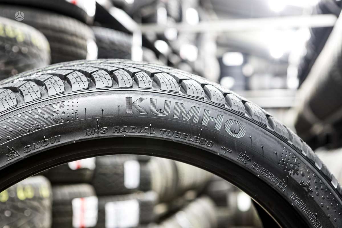 Kumho WinterCraft WP72, winter 275/35 R20