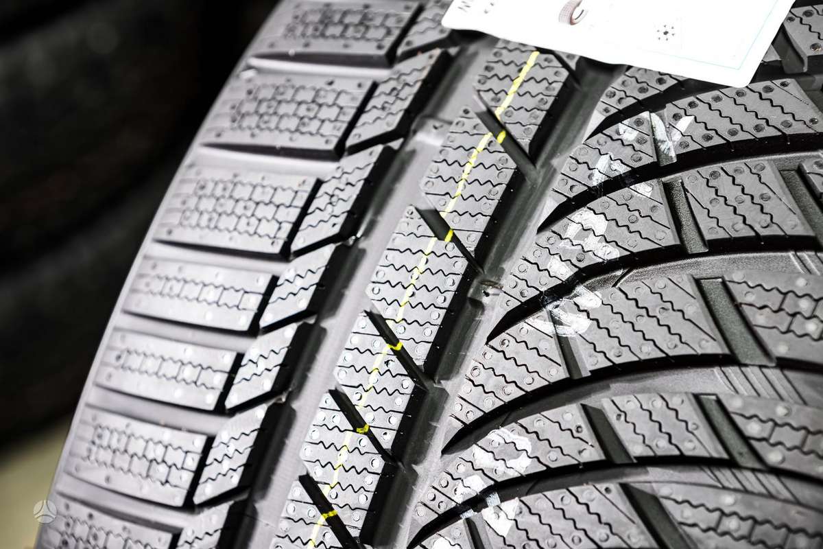 Kumho WinterCraft WP72, winter 275/35 R20