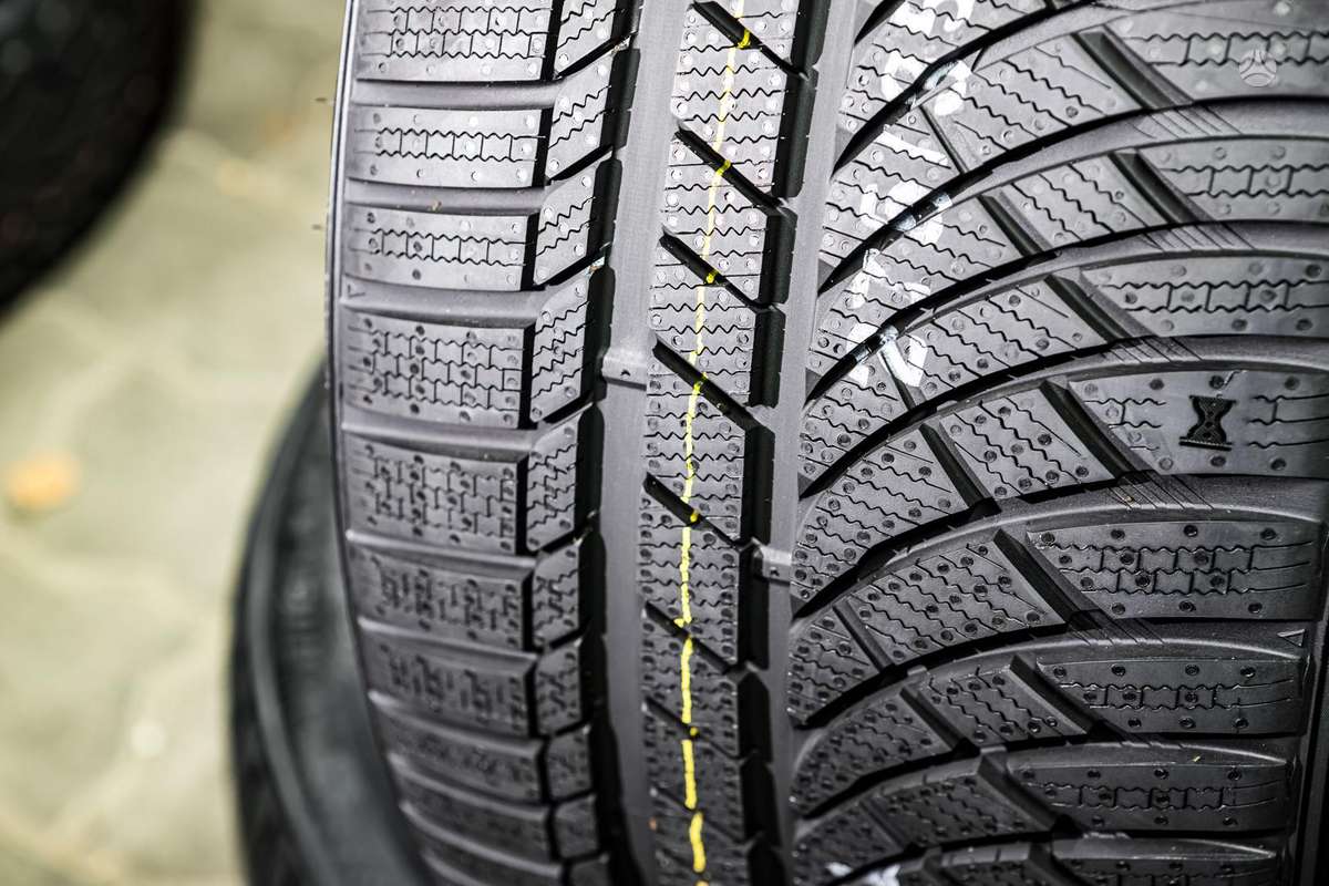 Kumho WinterCraft WP72, winter 275/35 R20