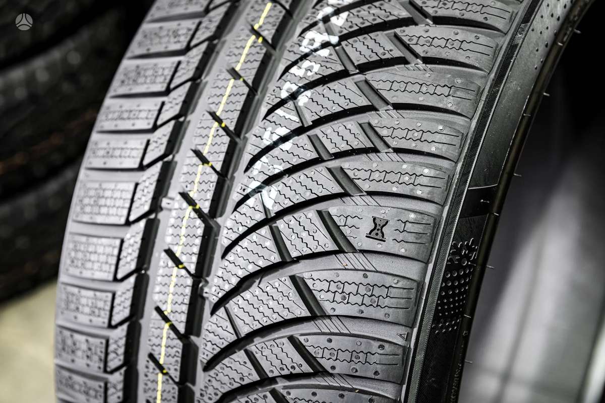 Kumho WinterCraft WP72, winter 275/35 R20