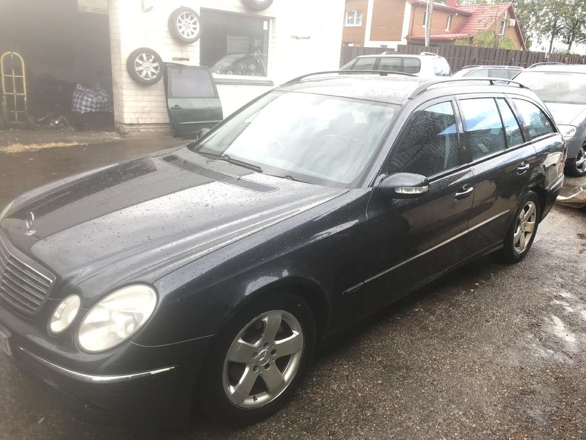 Mercedes-Benz E270