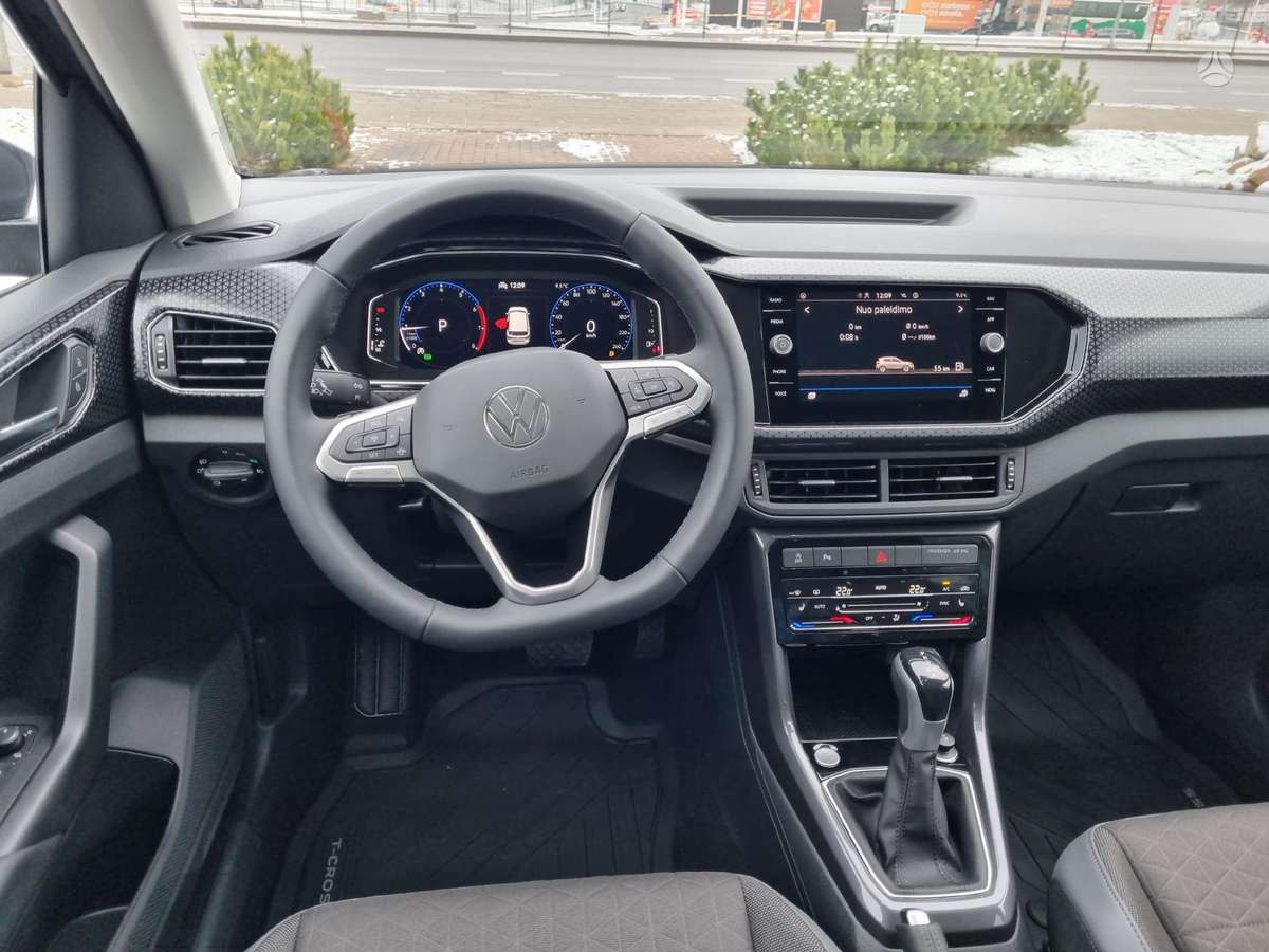 Volkswagen T-Cross, off-road / crossover