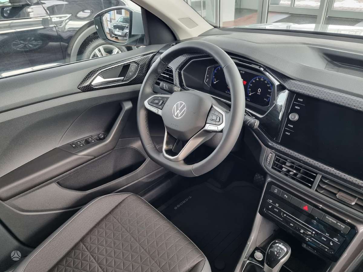 Volkswagen T-Cross, off-road / crossover