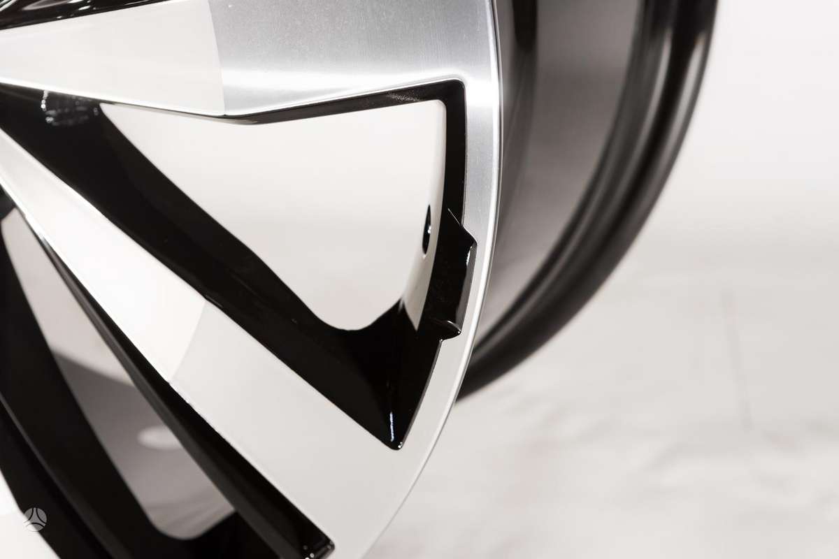 Volkswagen, lengvojo lydinio, R20