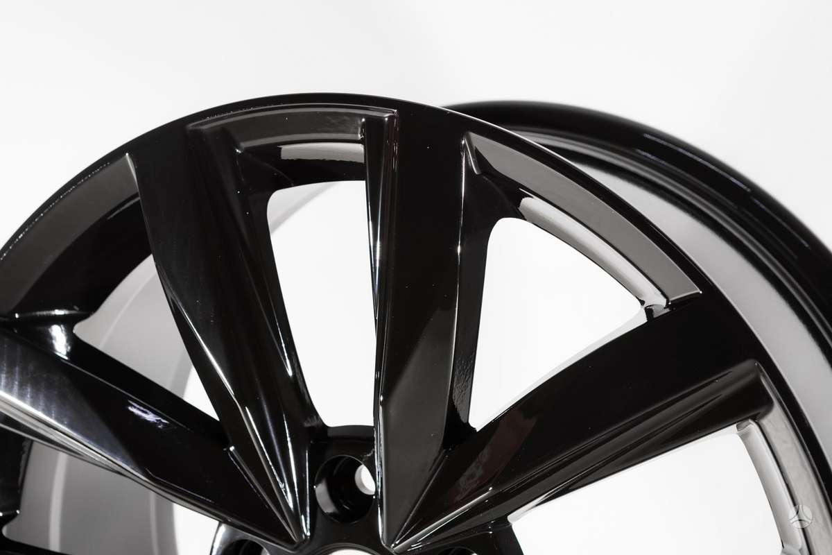 Volkswagen, light alloy, R18