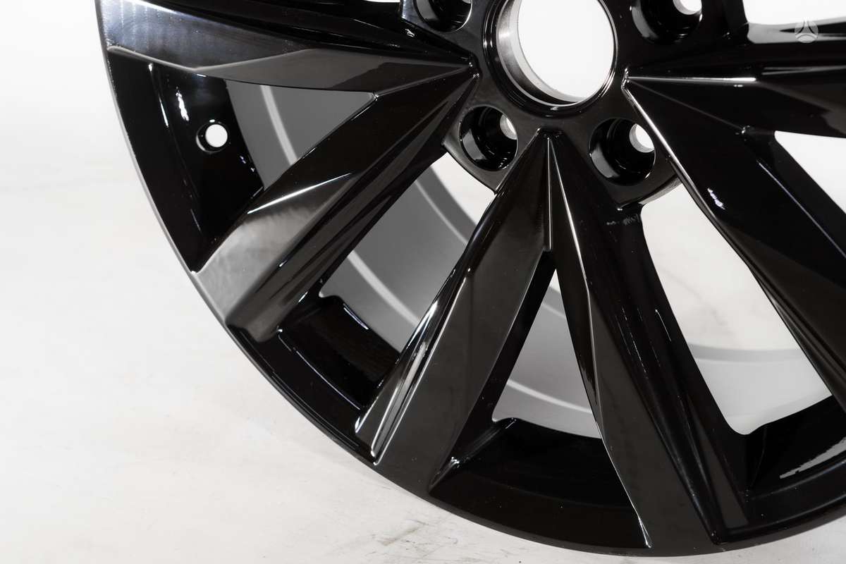 Volkswagen, light alloy, R18