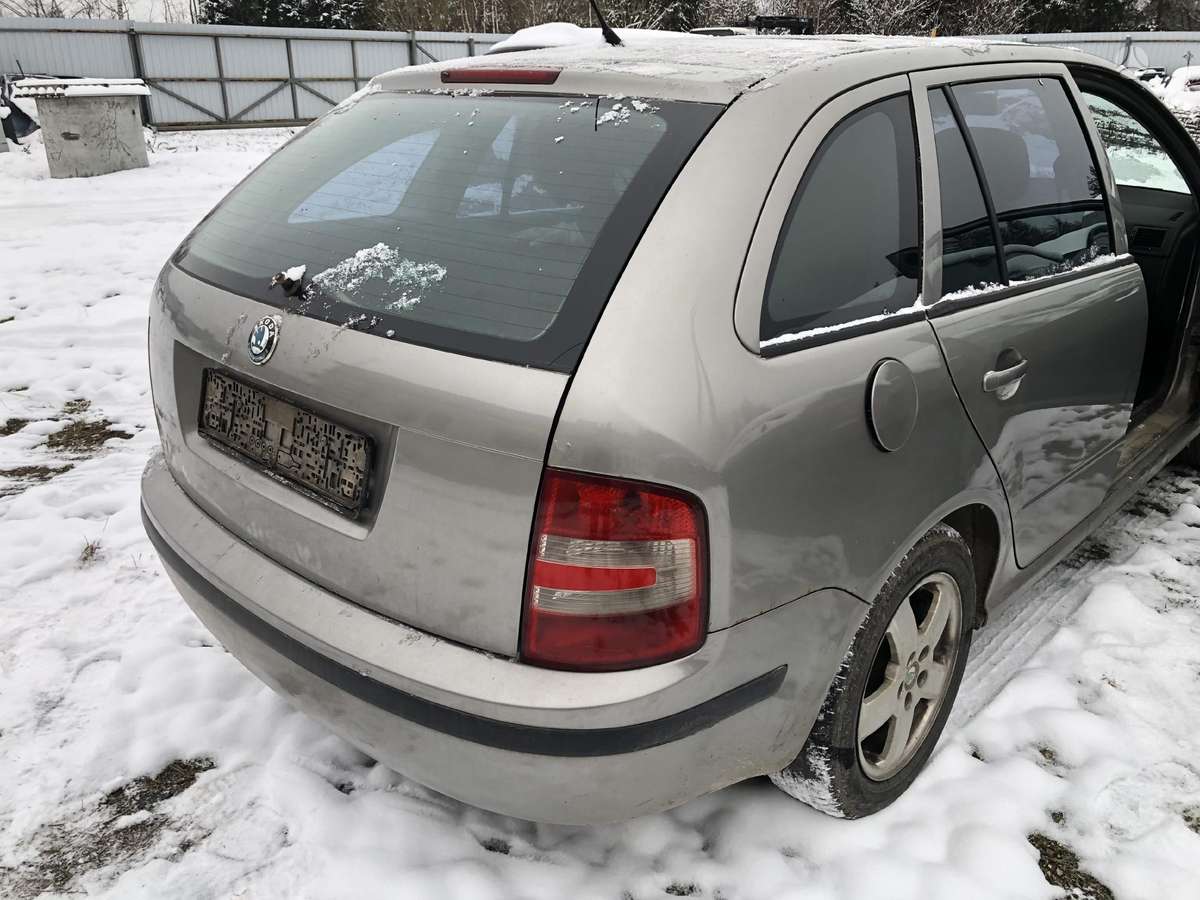 Skoda Fabia dalimis