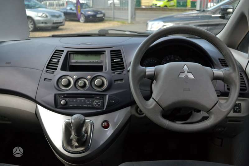 Mitsubishi Grandis dalimis