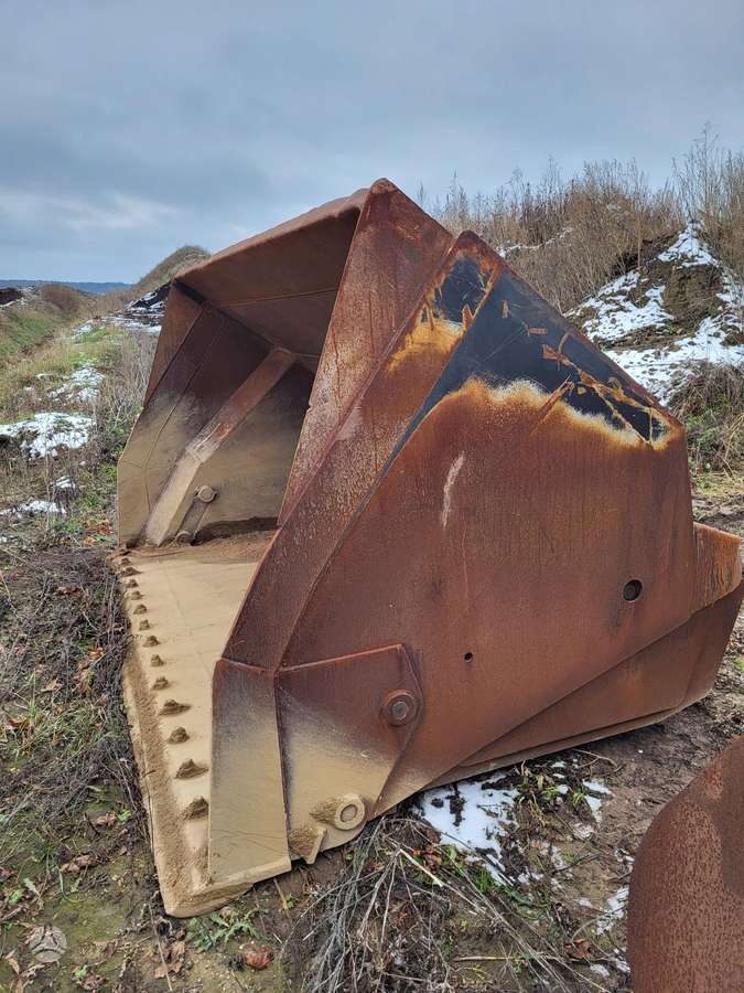 Hyundai 456, buckets