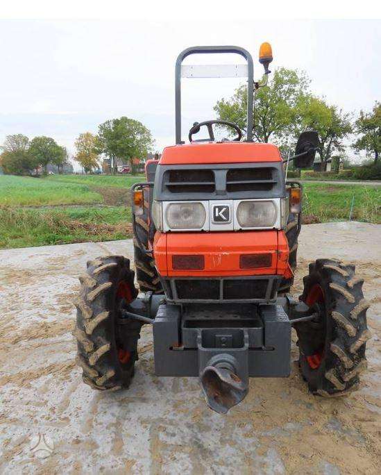 Kubota L3300, traktoriai