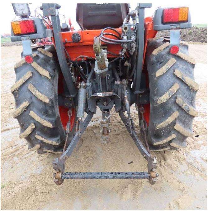 Kubota L3300, traktoriai