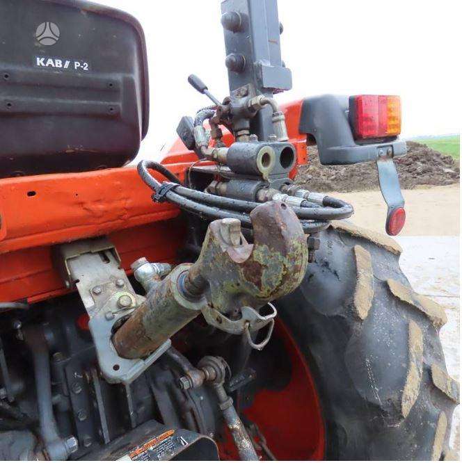 Kubota L3300, traktoriai