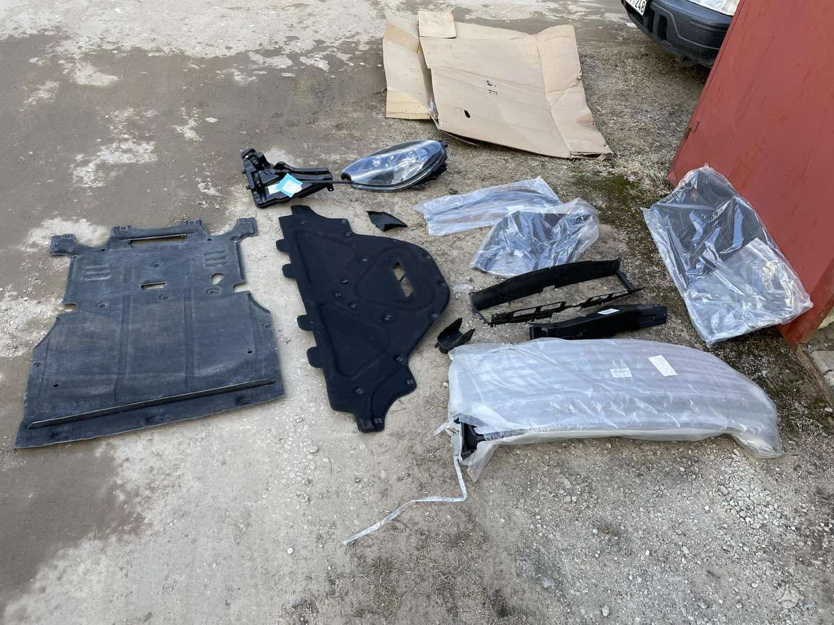 Porsche Macan body parts