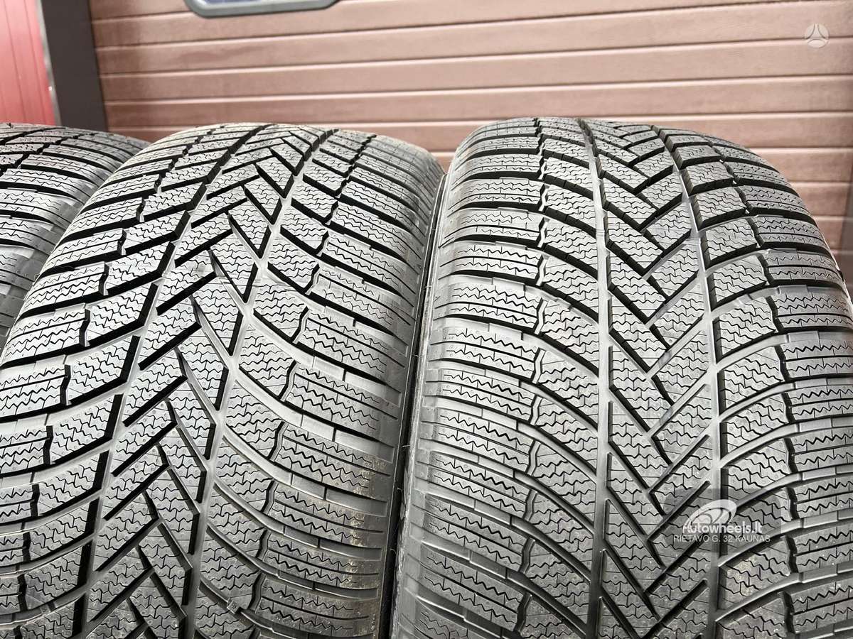 Bridgestone Blizzak LM005, winter 285/45 R20