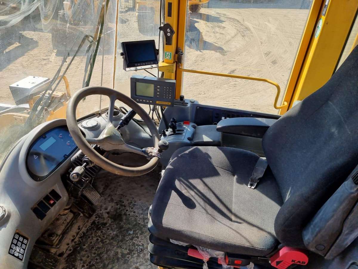 Volvo L180E, frontal loader