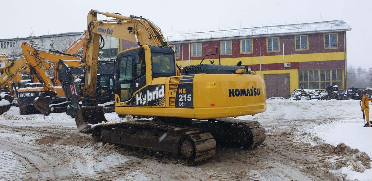 Komatsu HB215, ekskavatori