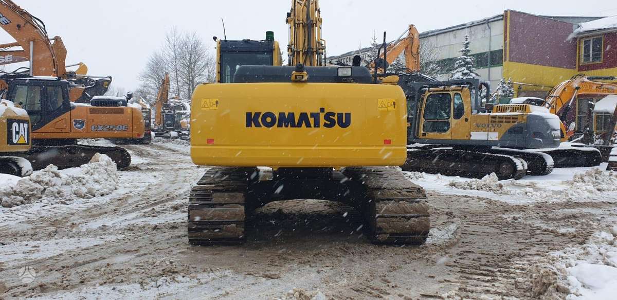 Komatsu HB215, ekskavatori